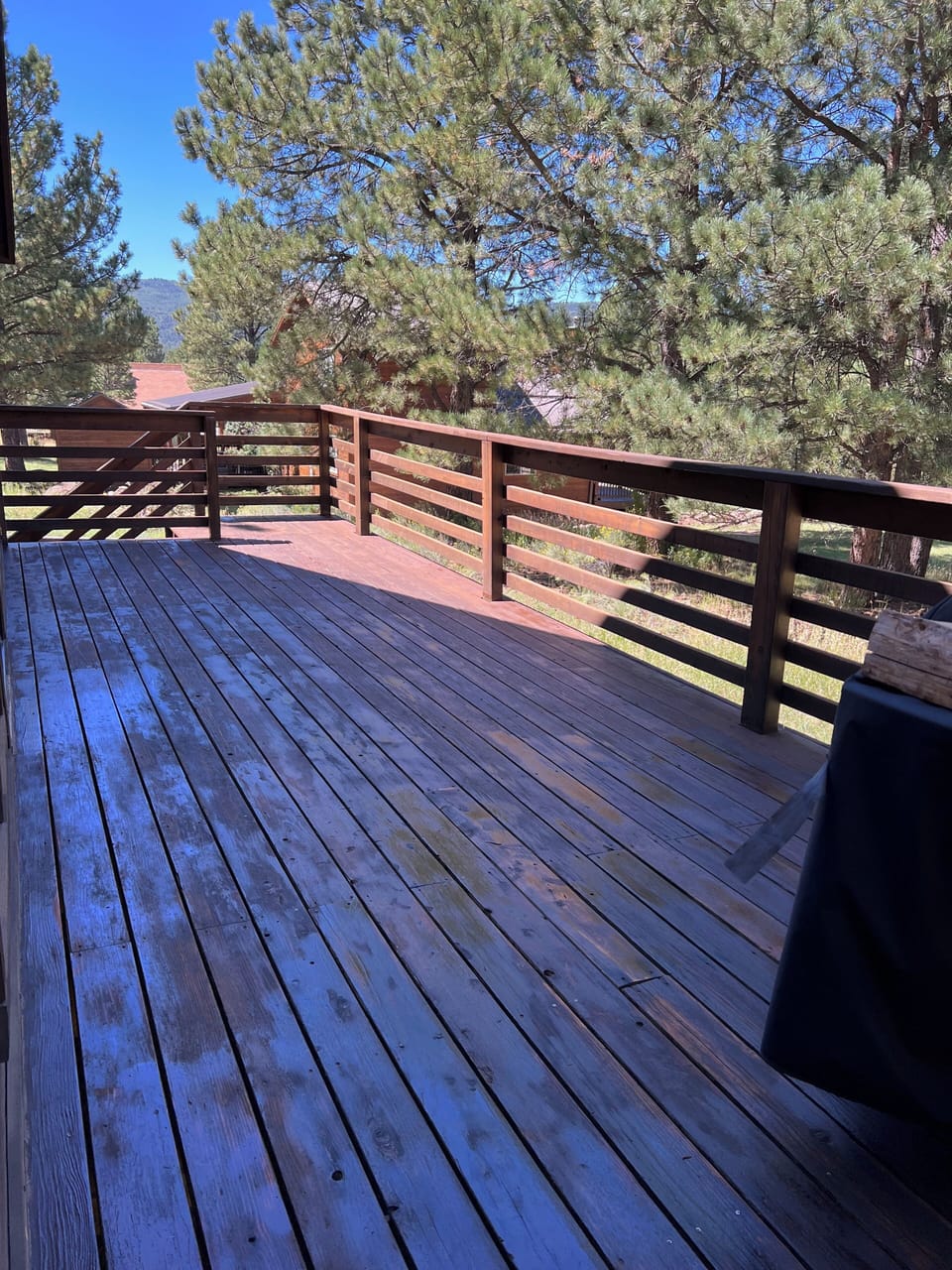 Large deck with table, chairs, and grill