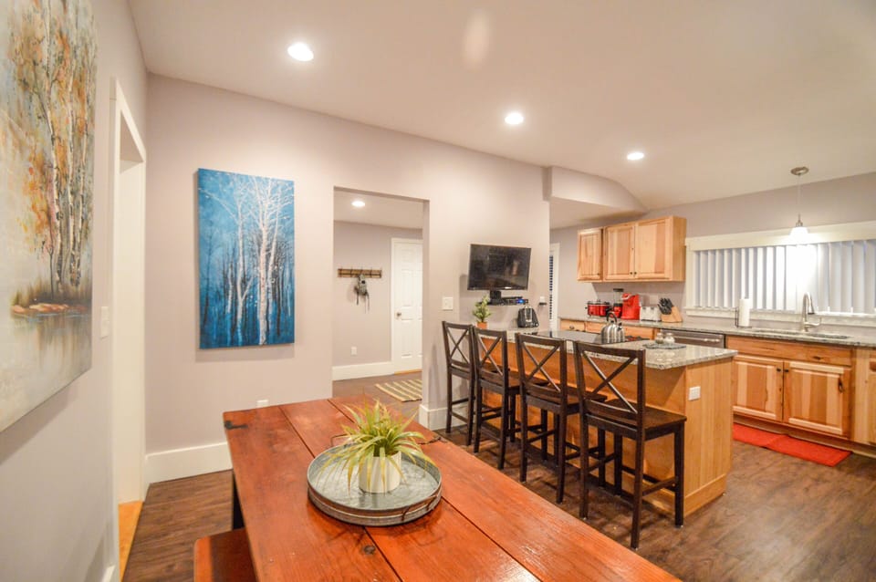 TV --extra table and counter seating