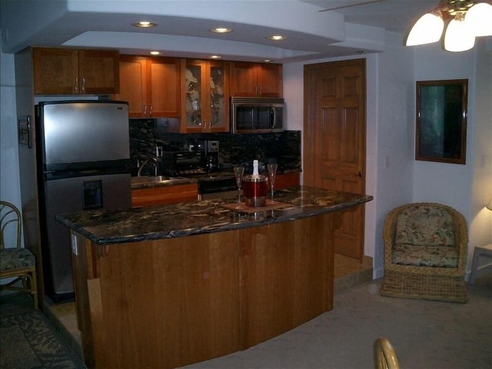 Full kitchen - imported Italian granite