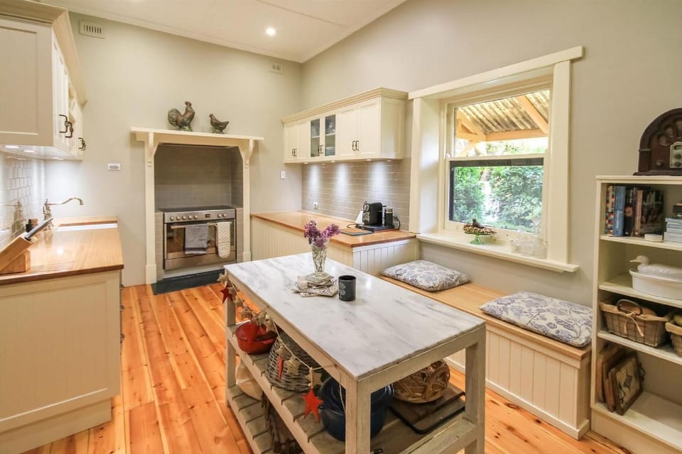 Beautifully upgraded kitchen with full facilities