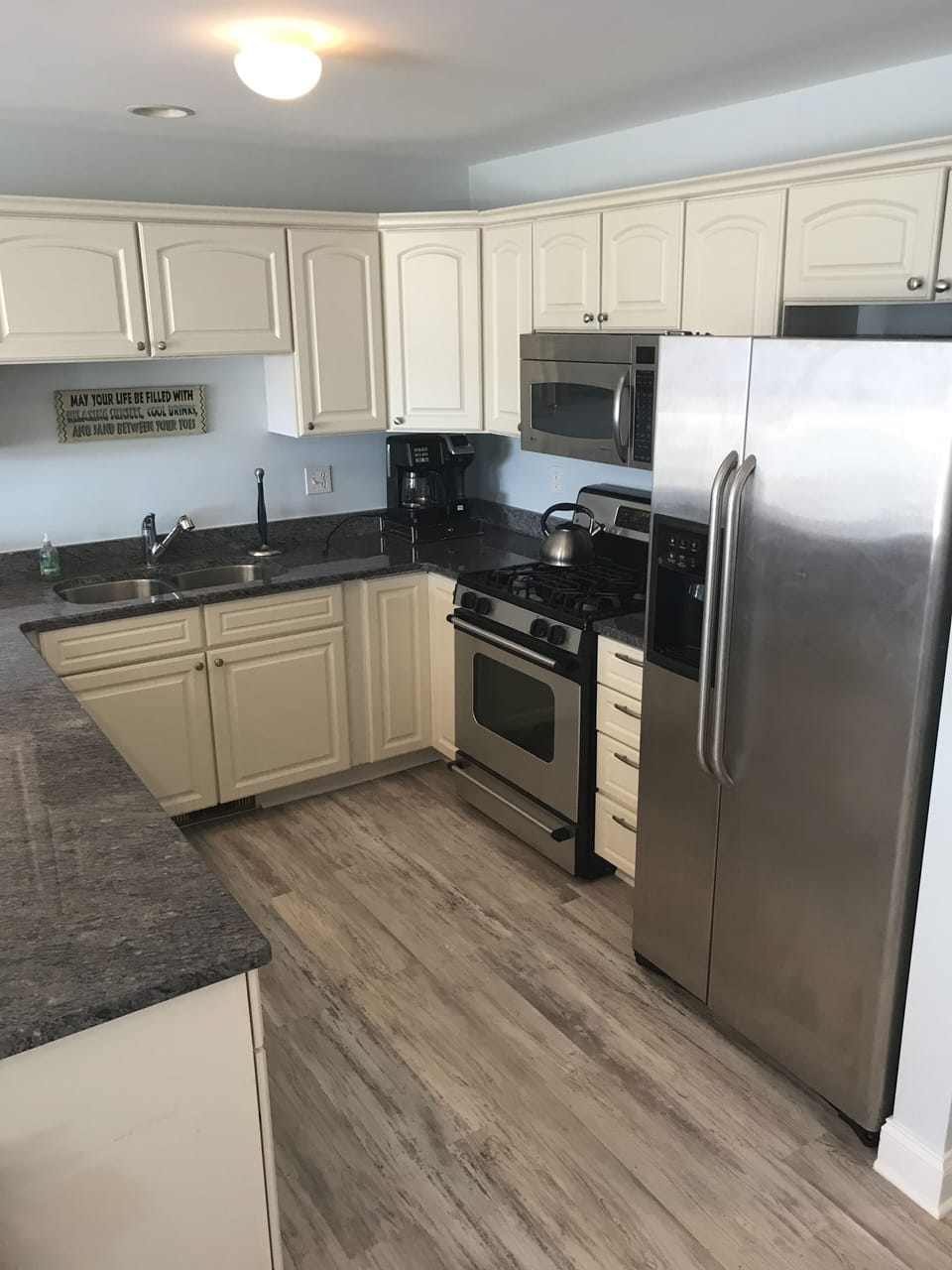 Kitchen - new flooring/stainless appliances/coffee/keurig 