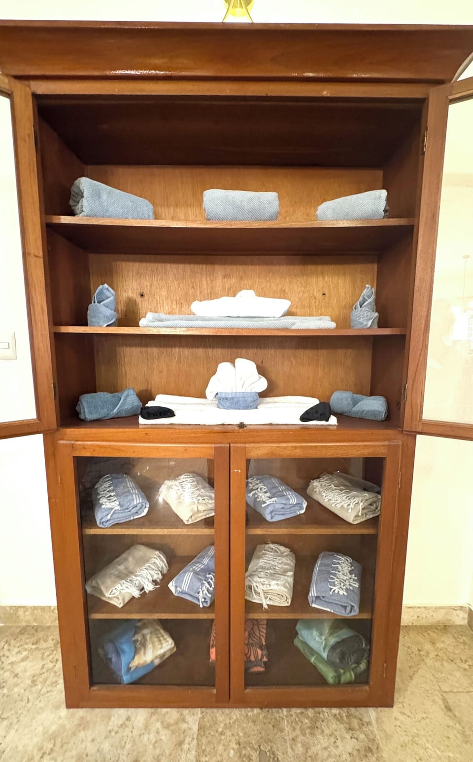 Beach towel armoire