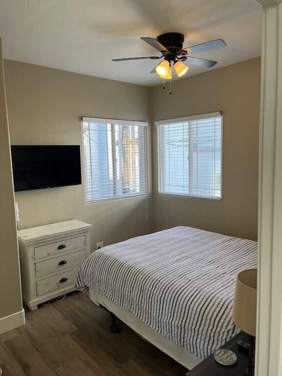 Second floor bedroom - queen