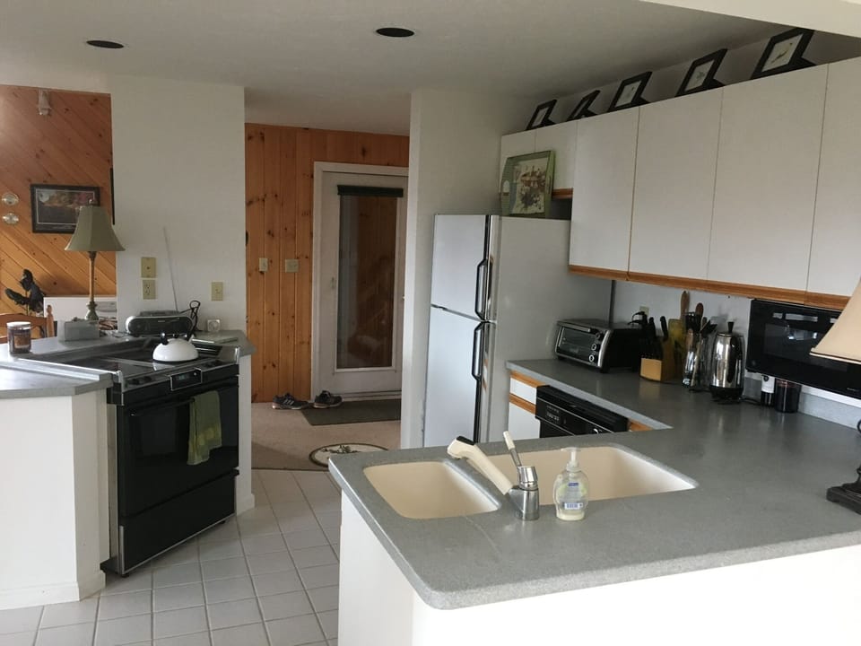 Kitchen/entrance area