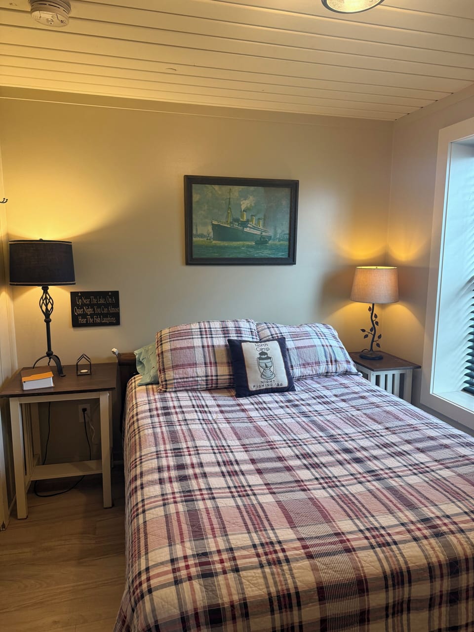 Back bedroom- full size bed