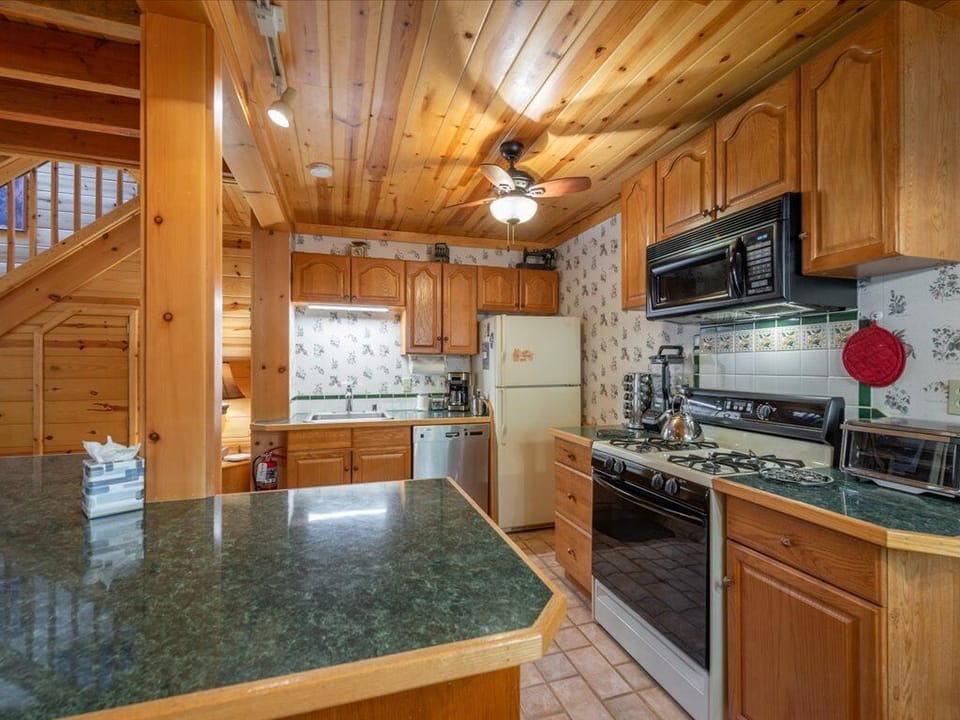 Full size natural gas stove and large microwave