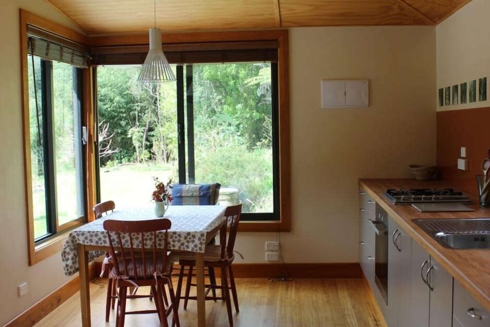 kitchen/dining area