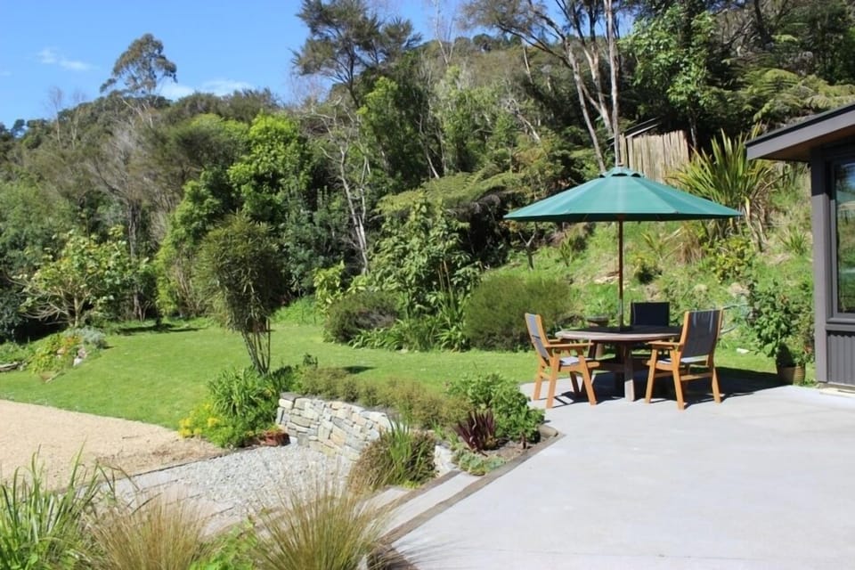 outdoor table and chairs