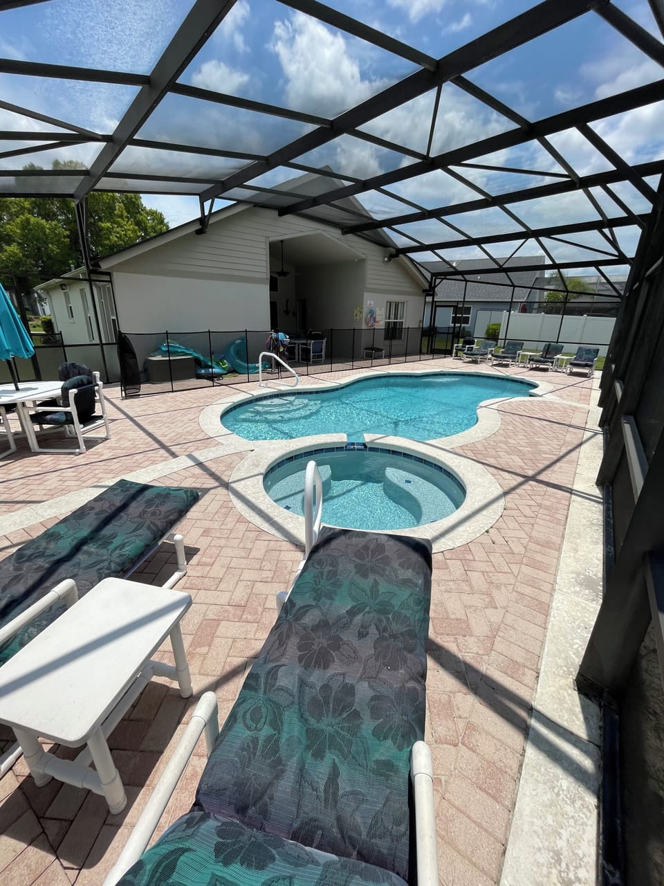 Pool with HAND RAILS to assist getting in & out of pool & spa