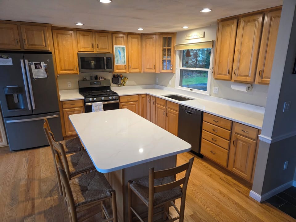 Fully equiptted kitchen w/ spices and new countertops and appliances.