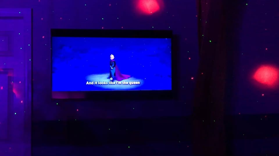 Lyrics-video to sing along from YouTube on the smart TV