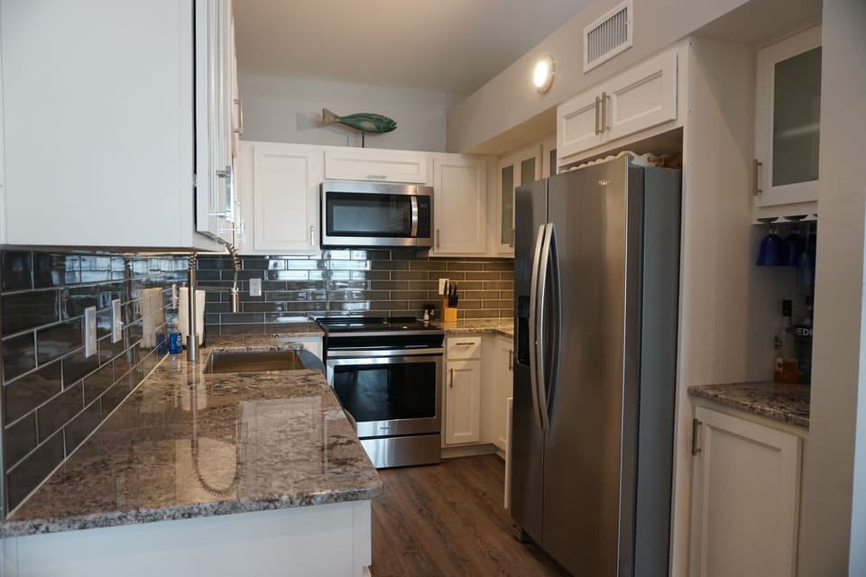 All new kitchen with granite counter tops, cabinets & stainless steel appliances