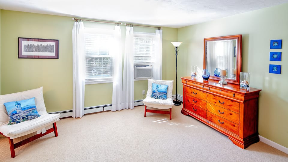 Second Floor Master, Sitting Area
