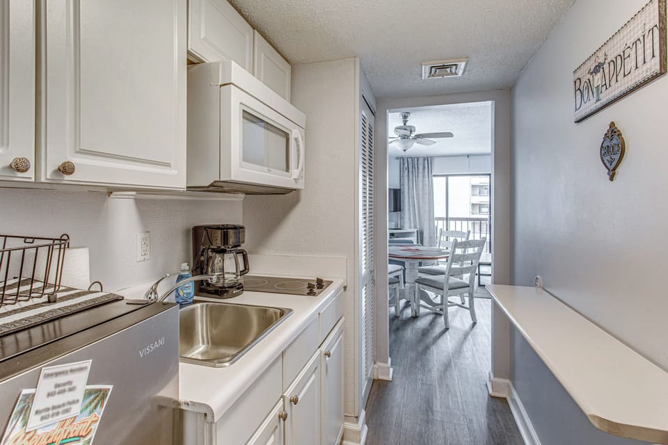 Kitchenette | Mini-Fridge | 2-Burner Stove