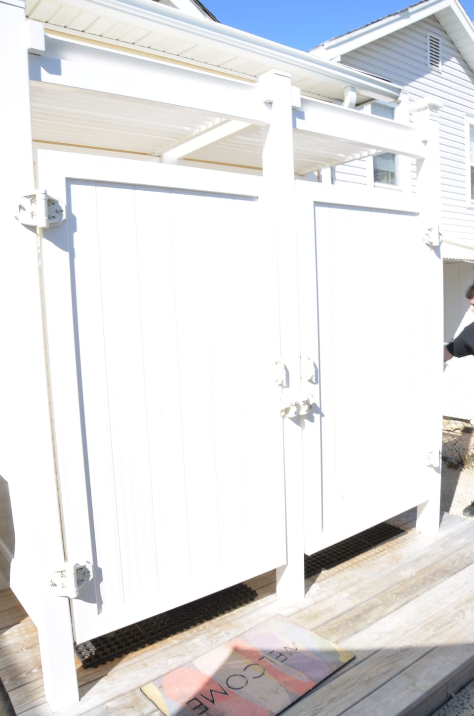 1 outside shower (per house)