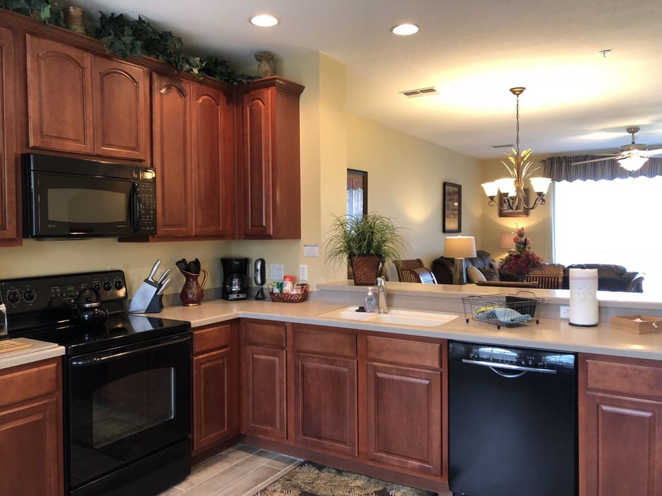 Fully equipped kitchen, coffee maker, toaster, microwave, dishwasher and more