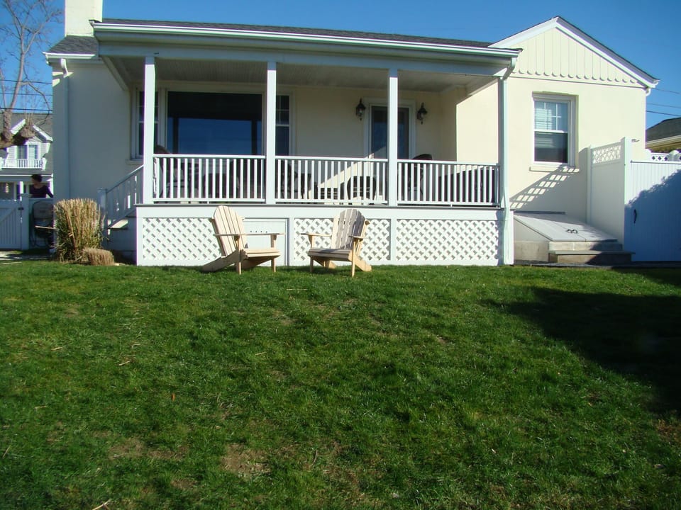 Backporch onto backyard
