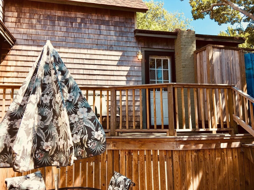 Rear Deck/Outdoor Shower