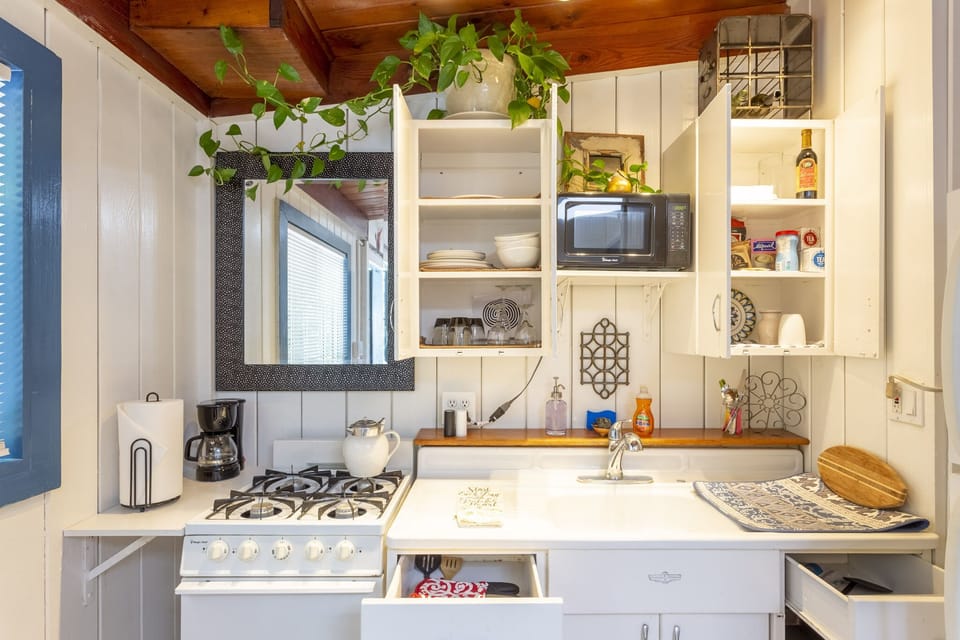 Adorable and bright kitchen