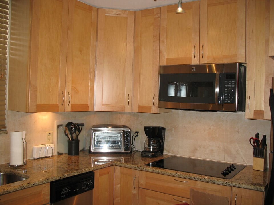 Microwave/Convection Oven + Kitchen Utensils Provided!!!