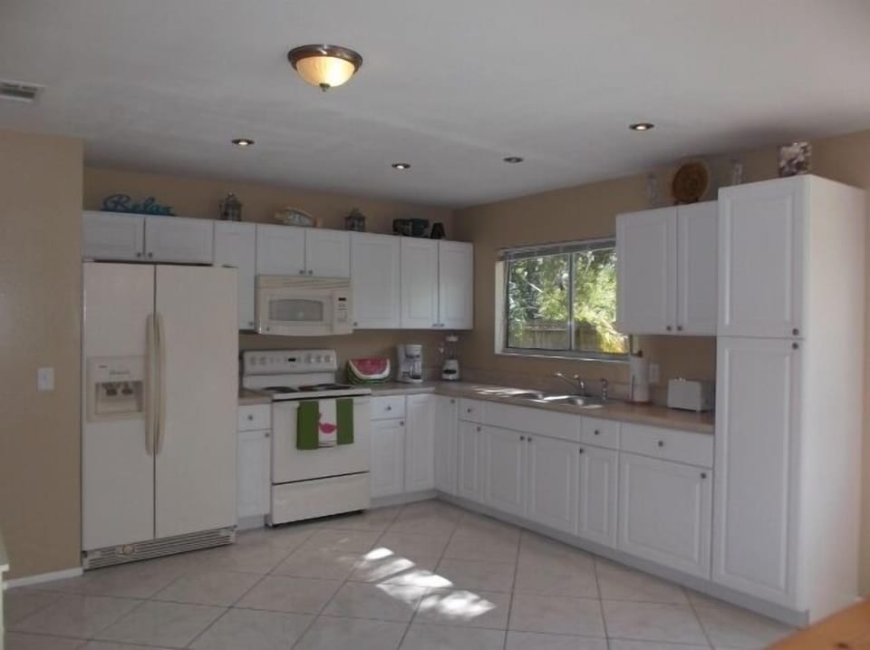 Large kitchen to prepare simple to intricate meals during your vacation.