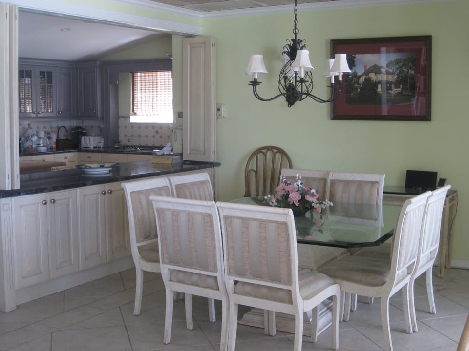Dining Room-comfortable seating for 8-10