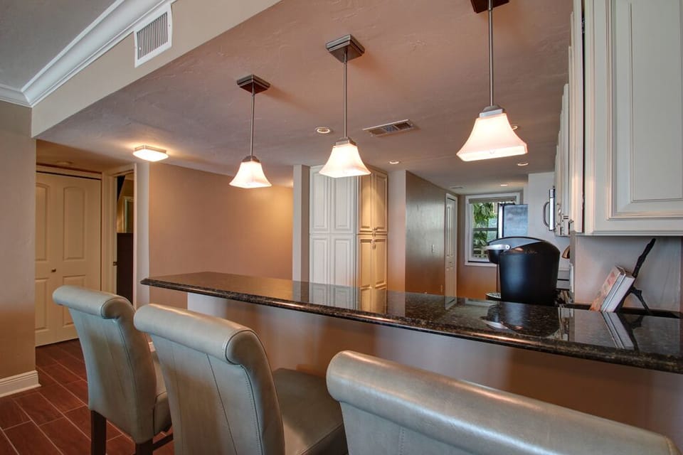 BREAKFAST BAR