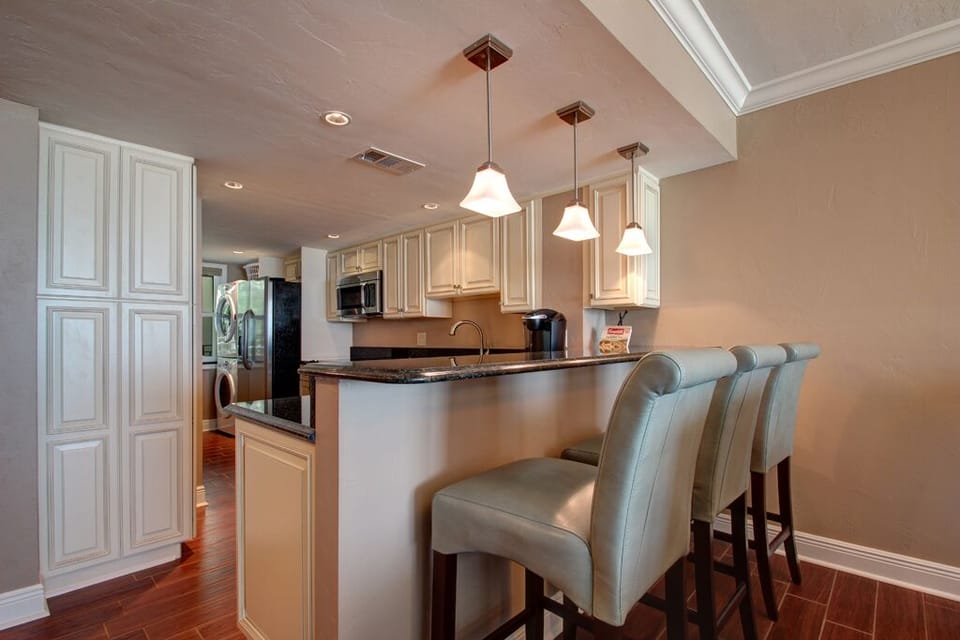 BREAKFAST BAR