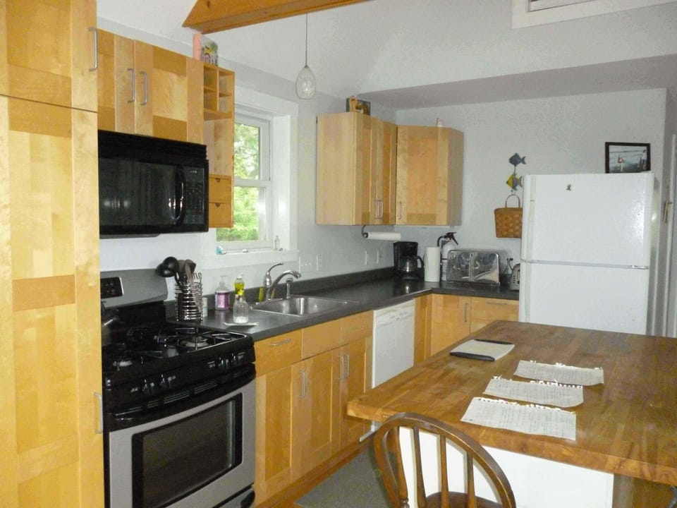 Full kitchen
