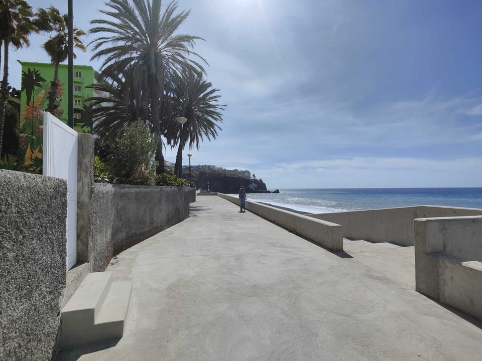 Direct access to the beach