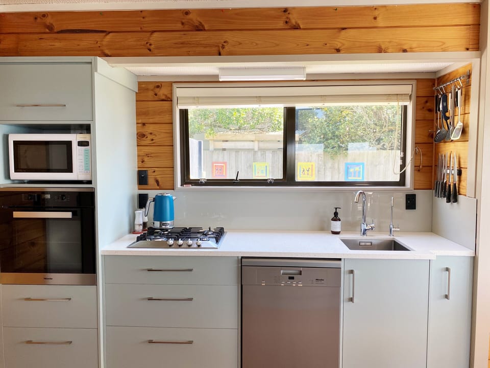 light and bright kitchen which  is very well equipped. 