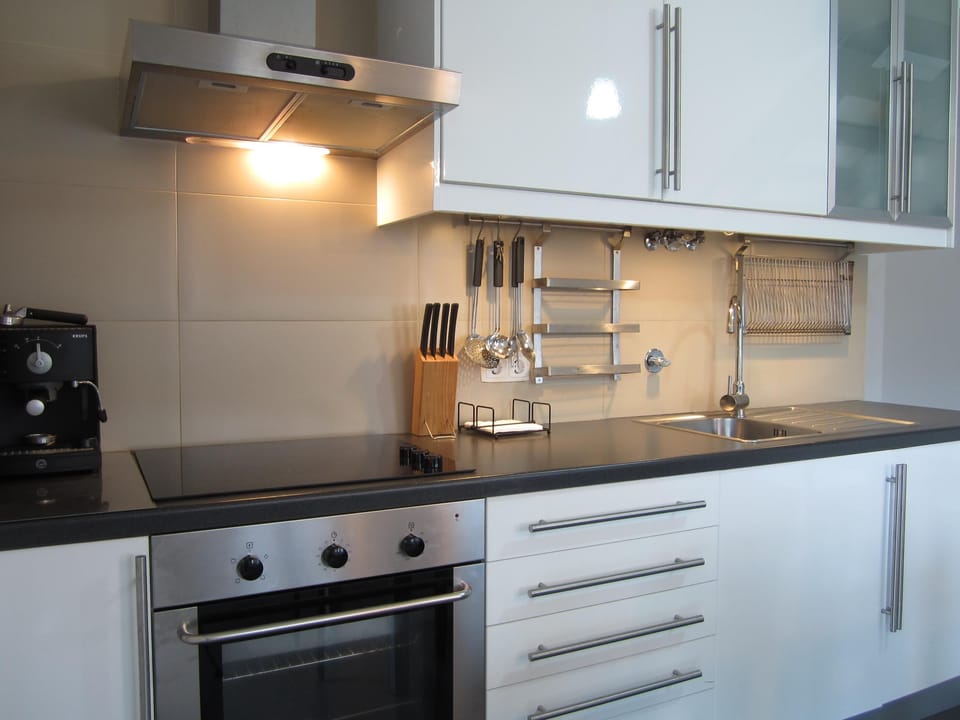 Fully equipped kitchen (refrigerator is hidden)