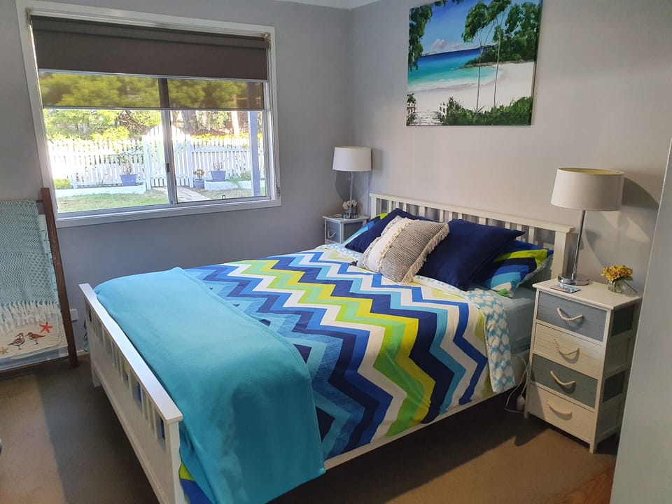 QS bed in separate bedroom, includes electric blanket (winter), books and DVDs