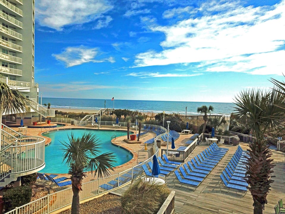8 pools, poolside jacuzzis, lazy rivers.
Amenities