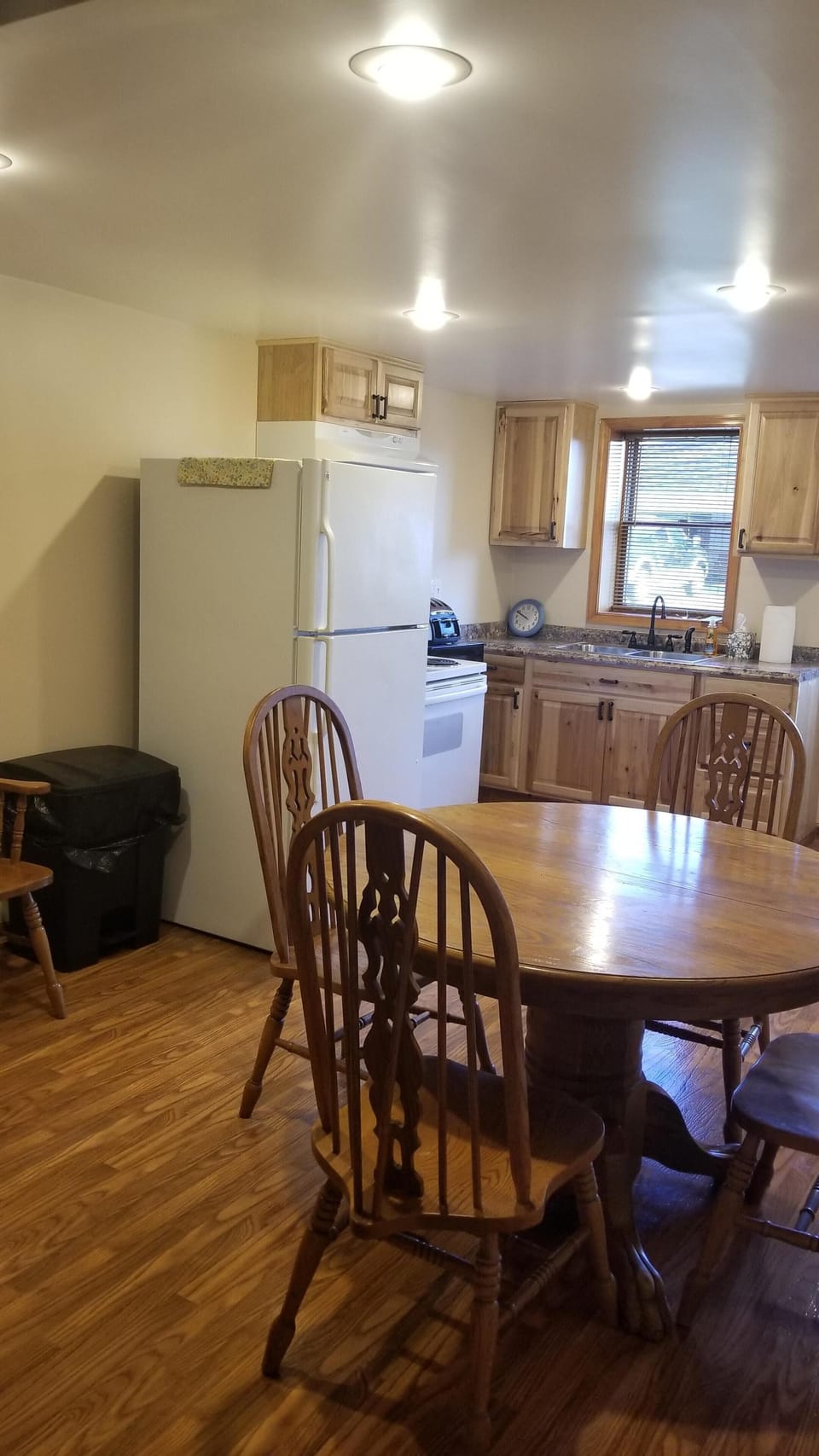 Dine in kitchen