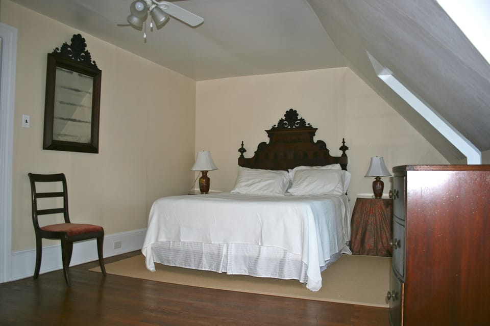 upstairs bedroom (3)