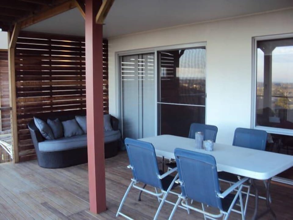 Lower deck