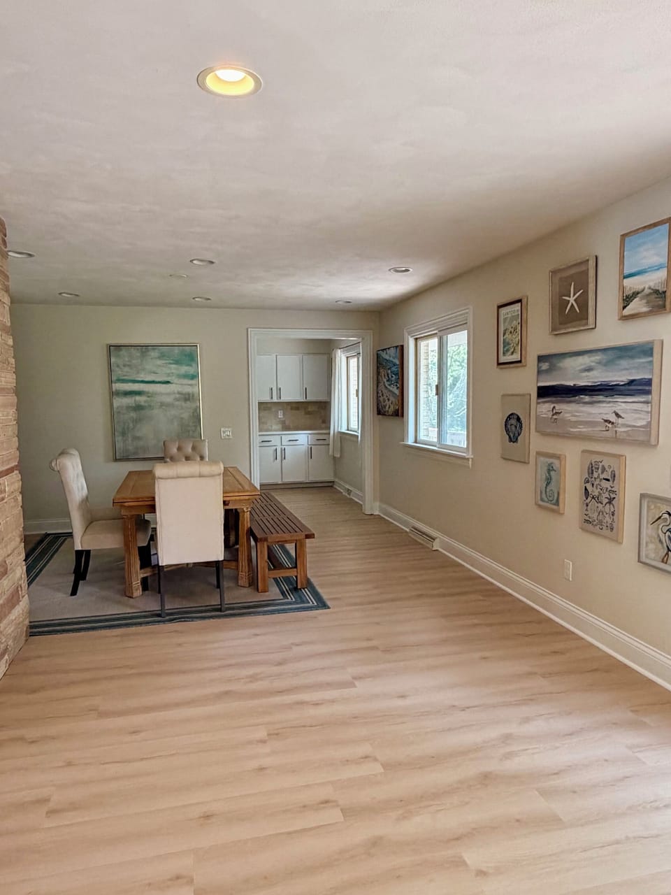 Dining Room into kitchen 