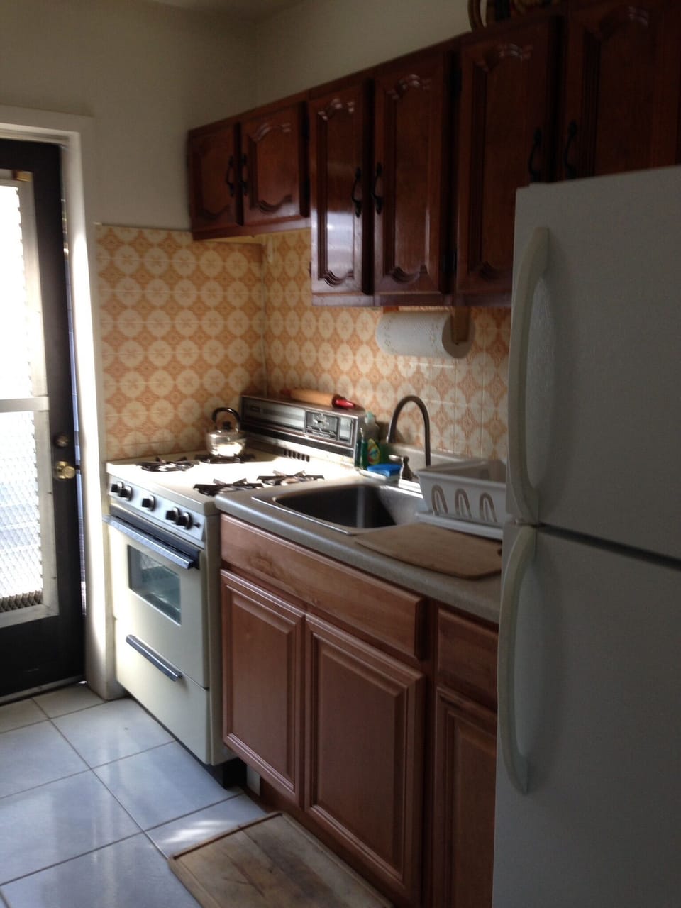 Kitchenware for your cooking and serving needs,
Gas stove.