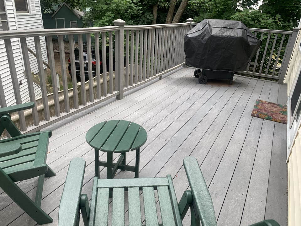 Trex deck with gas grill 