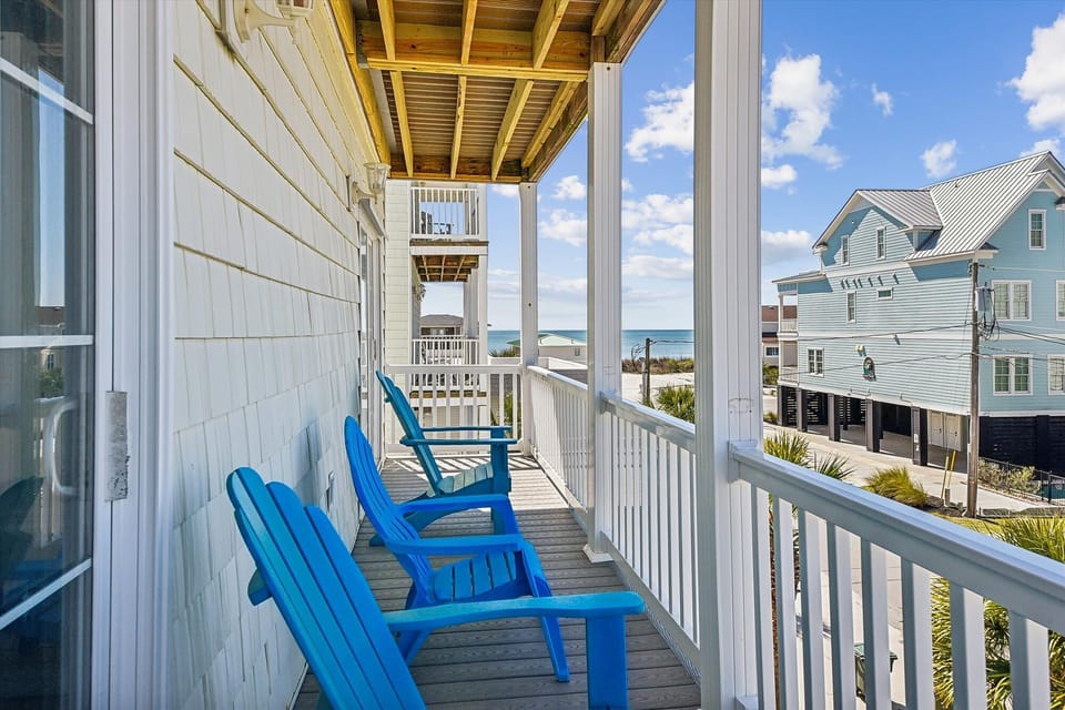 Have your morning coffee while enjoying the ocean view.