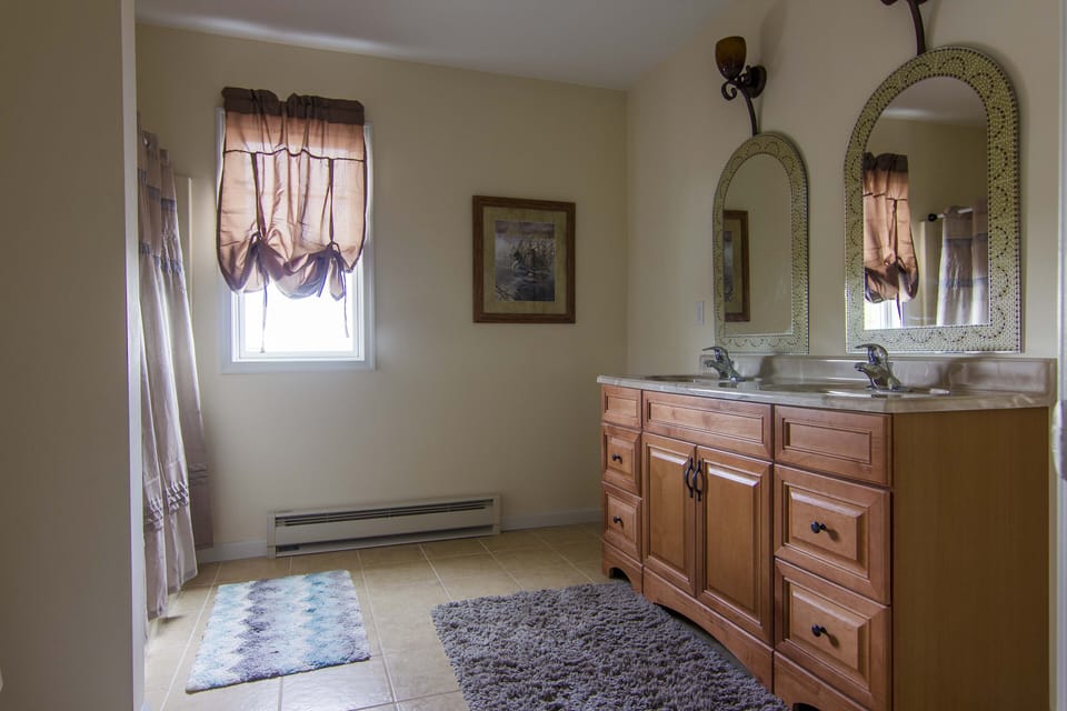 Second upstairs full bathroom