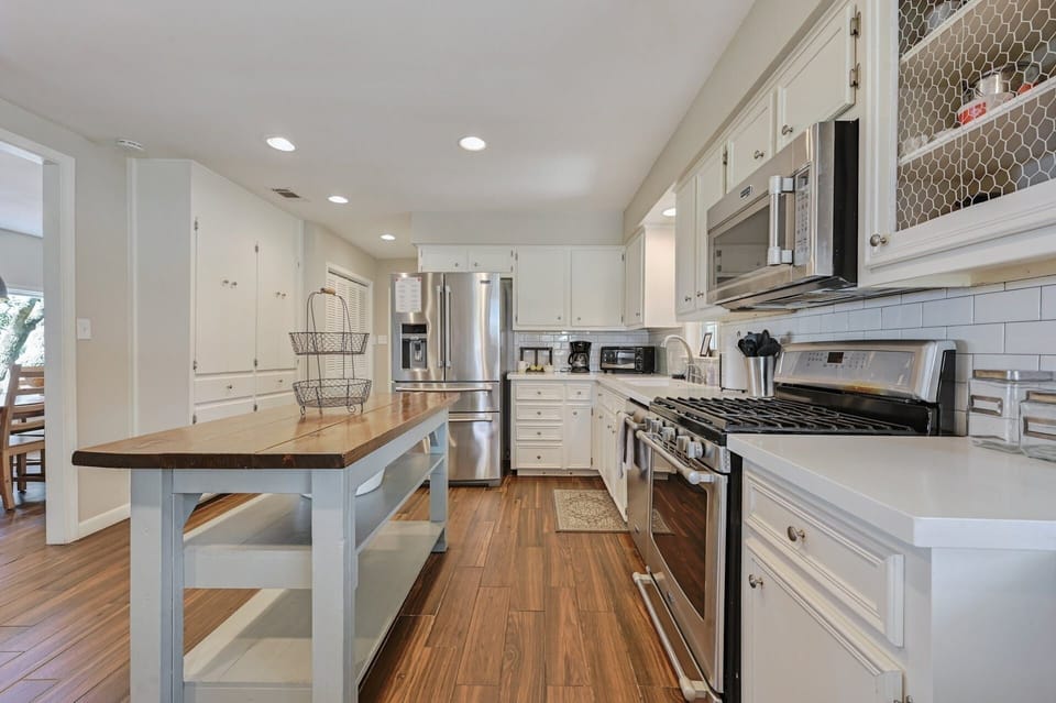 Large kitchen island perfect for preparing meals for your group.