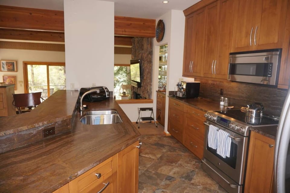 Newly Remodeled Kitchen (2013)