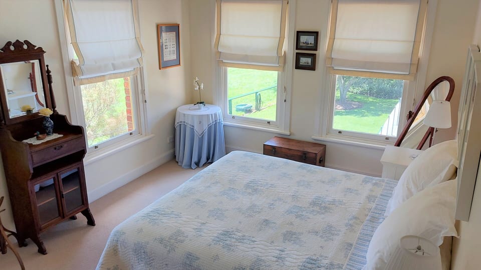 Bed 1 Lagoon Wing - Ensuite Queen