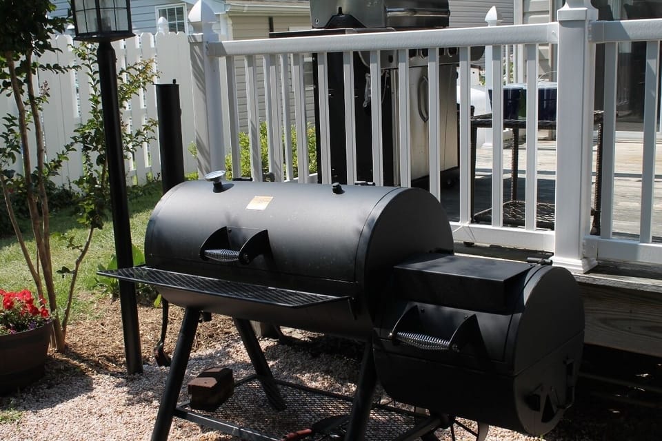 Smoker/charcoal grill