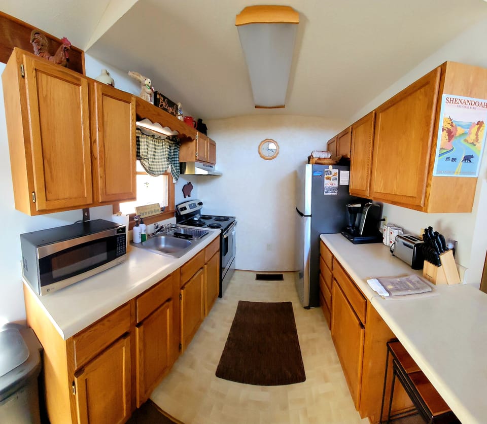 Fully equipped kitchen with new appliances