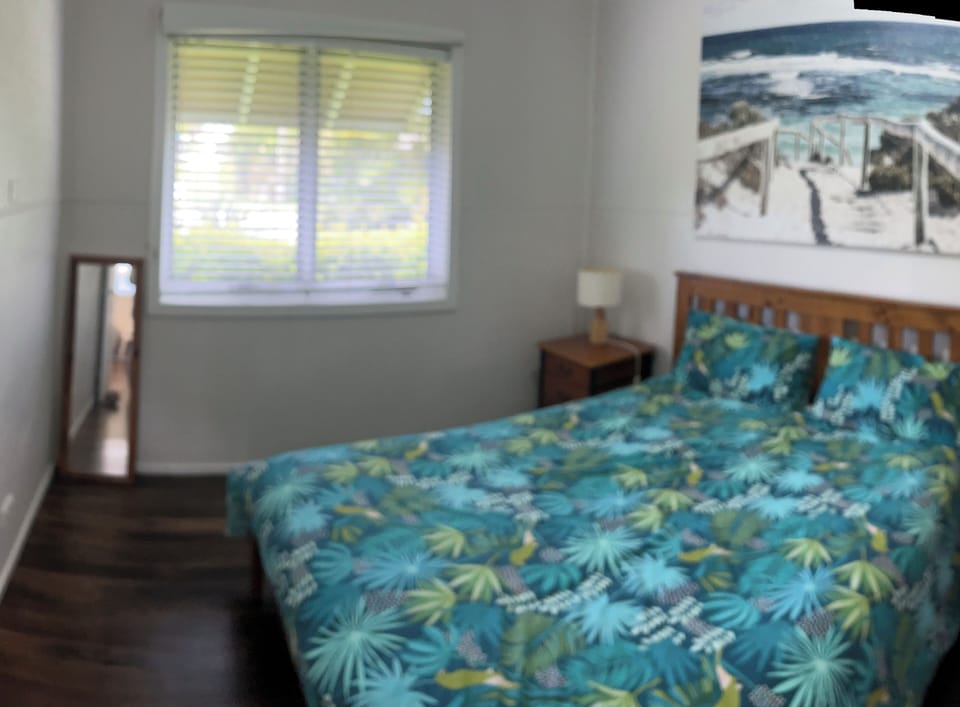 Main bedroom. Queen bed.
