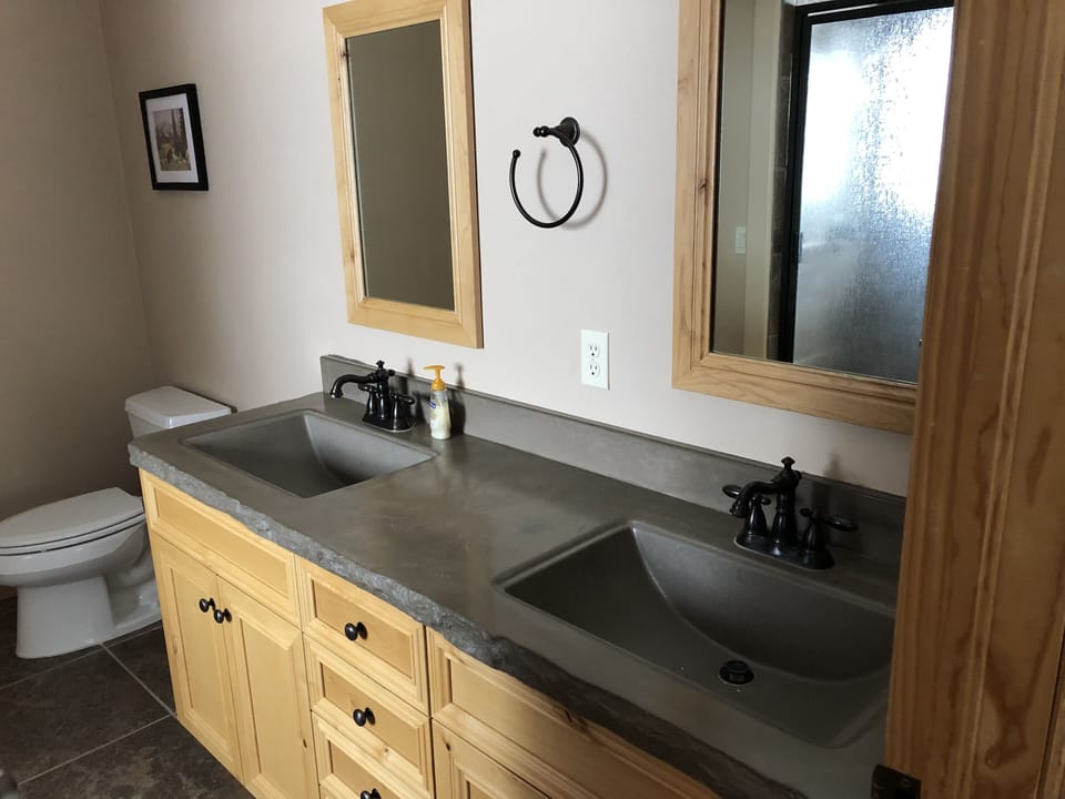 One of the  6 1/2 baths!