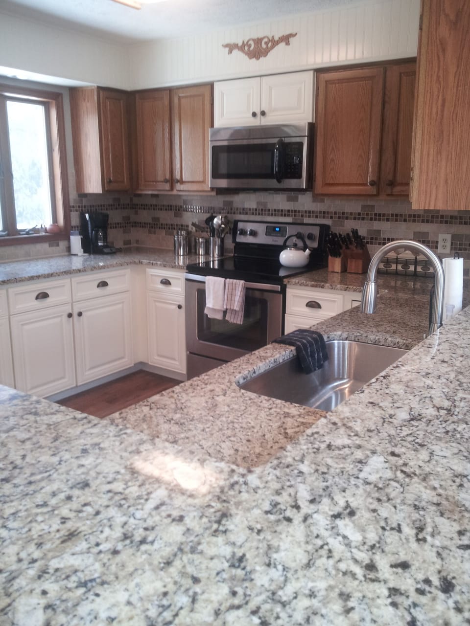 Don'tcha' love the granite??!!  Bright and great for entertaining.  
